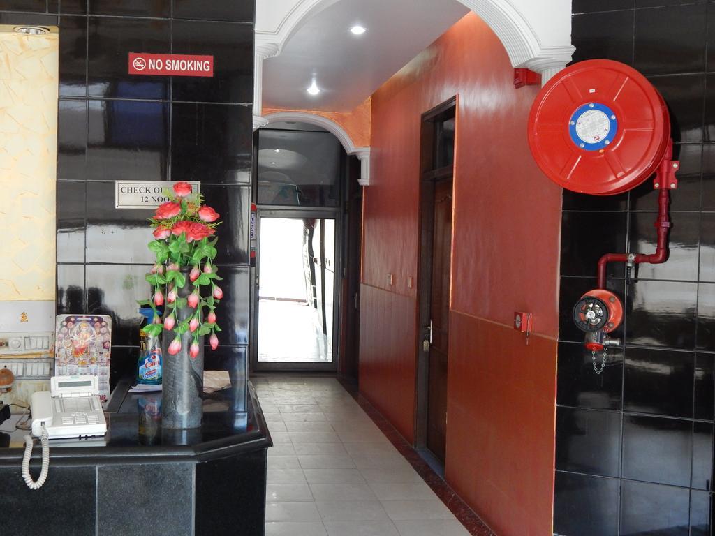 Airport Hotel Paradise International New Delhi Buitenkant foto