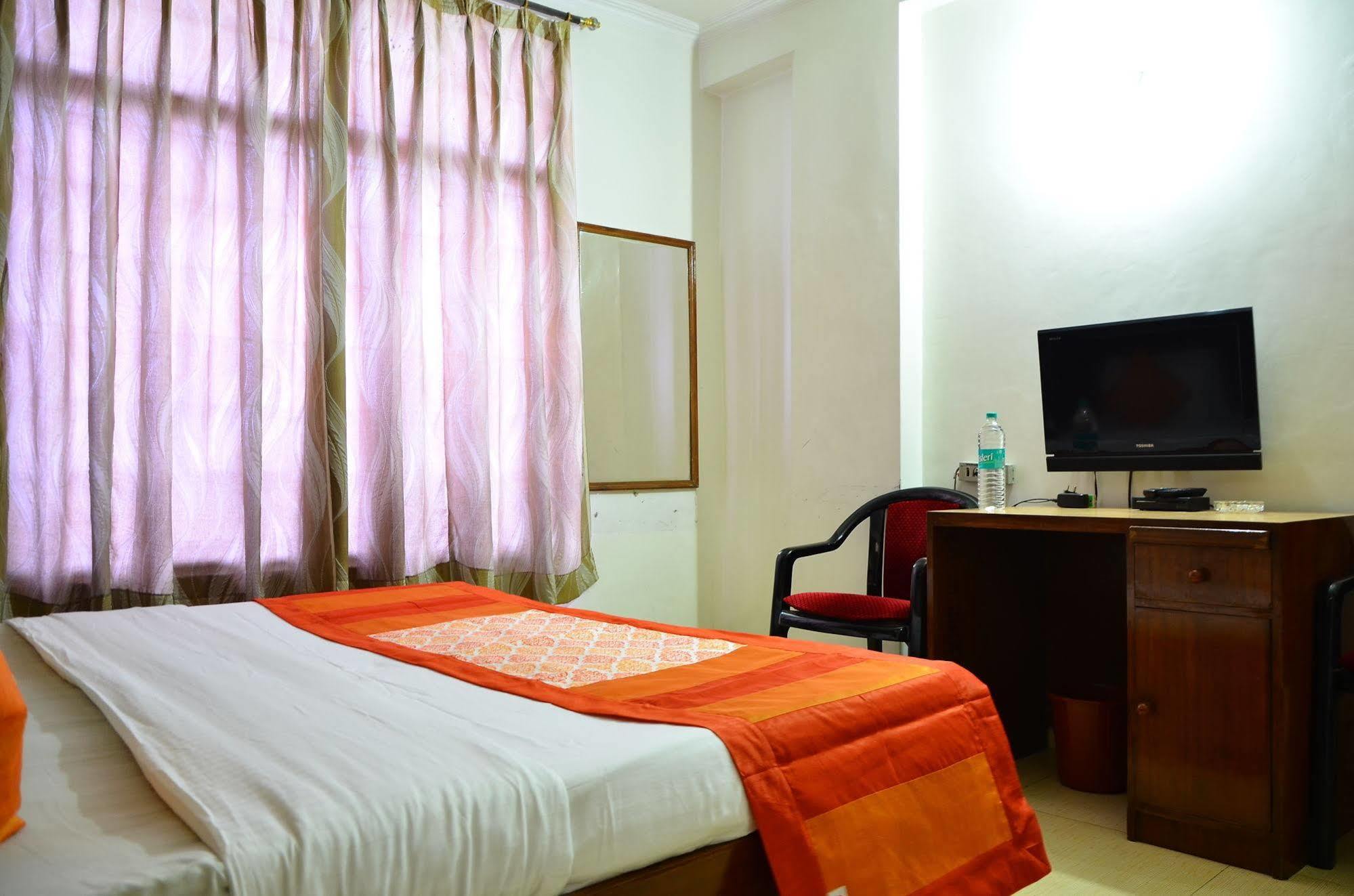 Airport Hotel Paradise International New Delhi Buitenkant foto