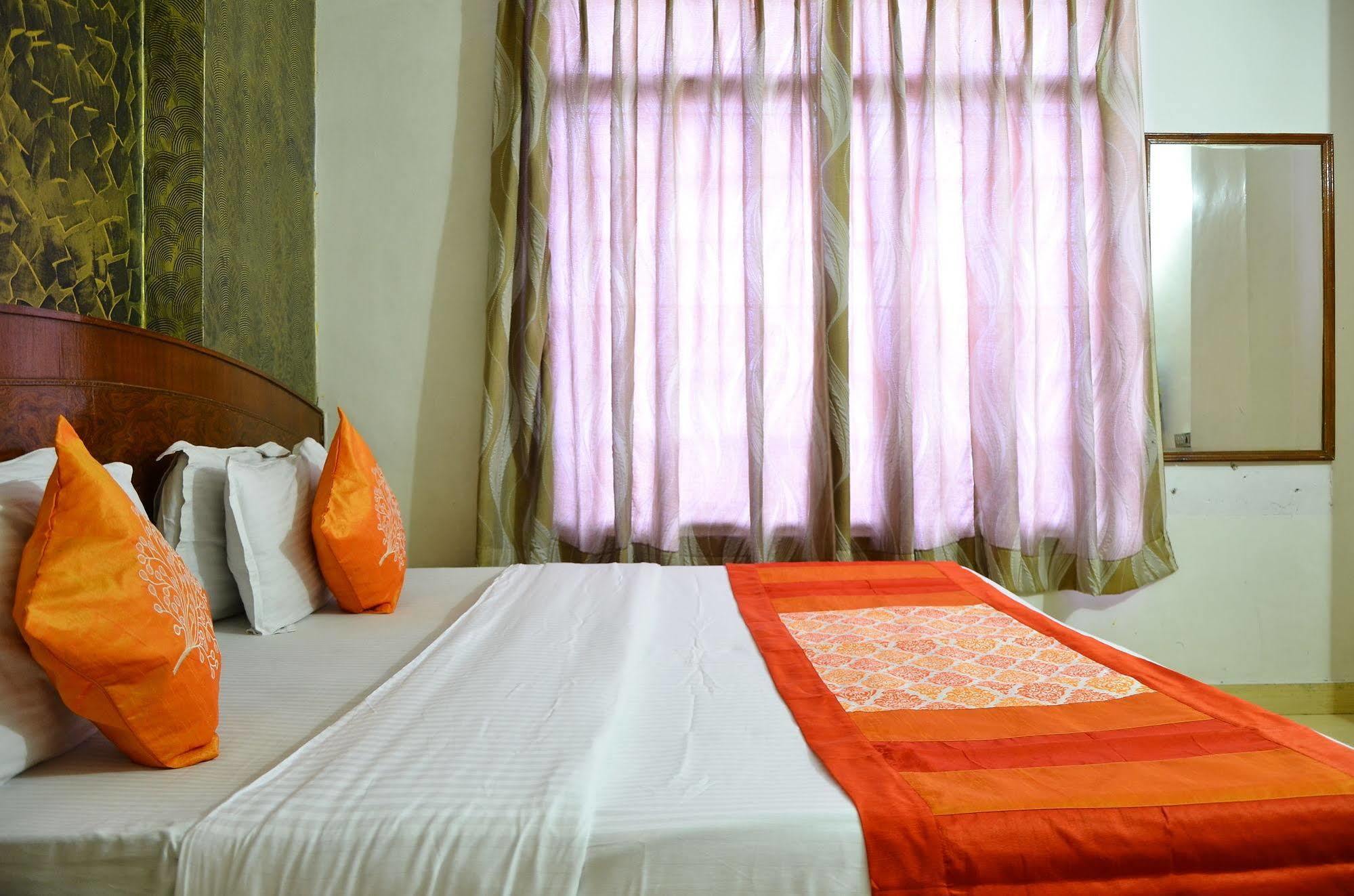 Airport Hotel Paradise International New Delhi Buitenkant foto